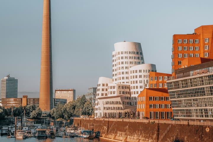 Tour Fotografico a Piedi di Düsseldorf con Ingresso alla Torre del Reno — foto 3