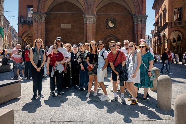 Tour a Piedi di Bologna: Esplora Attrazioni Principali e Gemme Nascoste