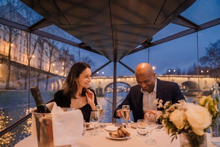 Crucero con Cena Bateaux Mouches® en el río Sena en París — foto 1