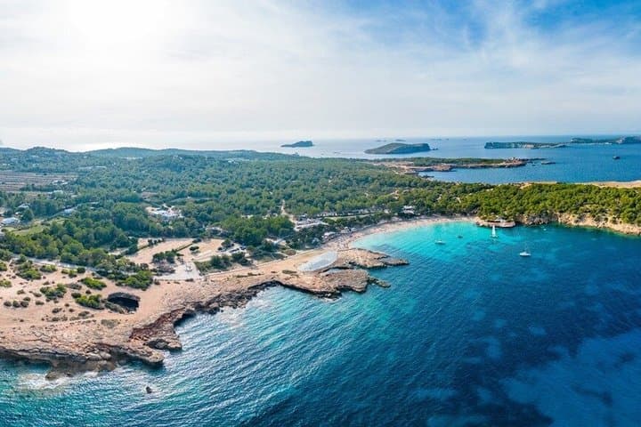 Tour Privado de Playa en Ibiza con Cala Comte y Es Vedra