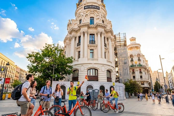 Tour Guidato in Bici a Madrid nella Plaza Mayor e nel Parco del Retiro — foto 2