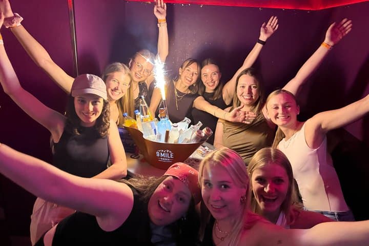Club Crawl Hamburg : Admission VIP Premium et Jeux de Boissons