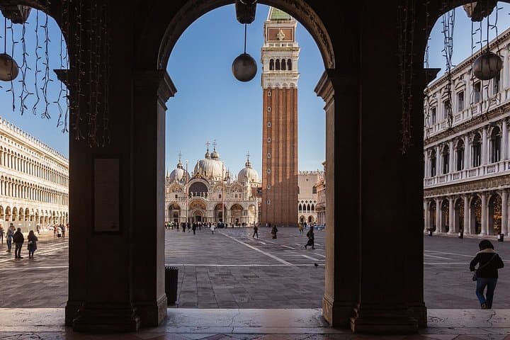 Campanile di San Marco e Galleria della Storia a Venezia — foto 2
