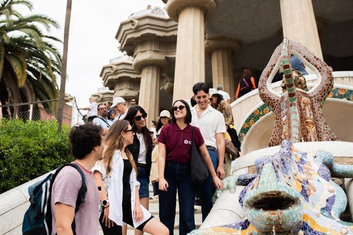 Barcelona Ganztägige Tour: Gotisches Viertel, Montjuïc, Park Güell, Sagrada — Foto 3