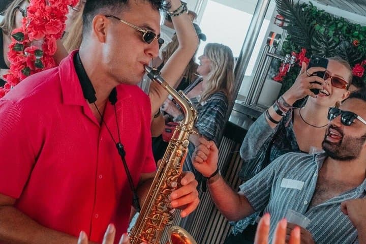 Barcelona Boat Party Cruise with Drinks & Live DJ — photo 4