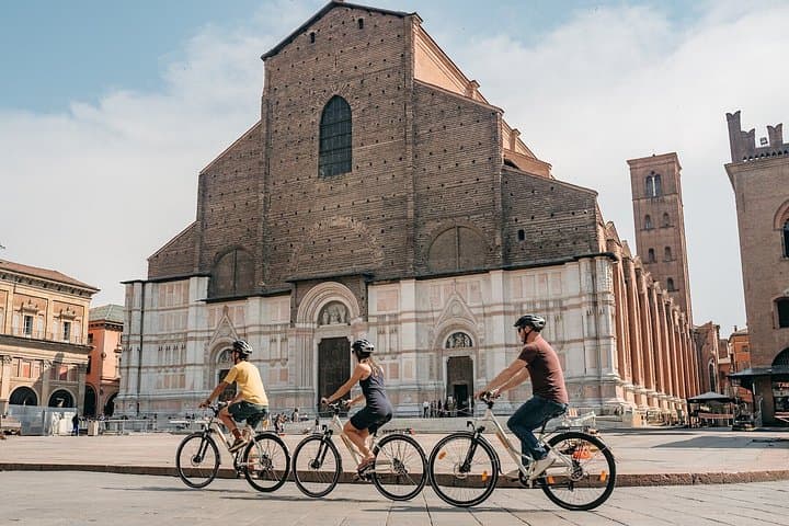 Tour en bicicleta por Bolonia: explora el casco antiguo y lugares secretos