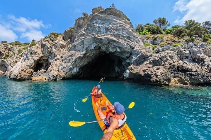 Kayak-Snorkeling a la Playa Oculta de la Cueva Pandora, Amalfi