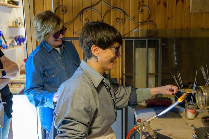 Laboratorio di lavorazione del vetro e passeggiata a Murano