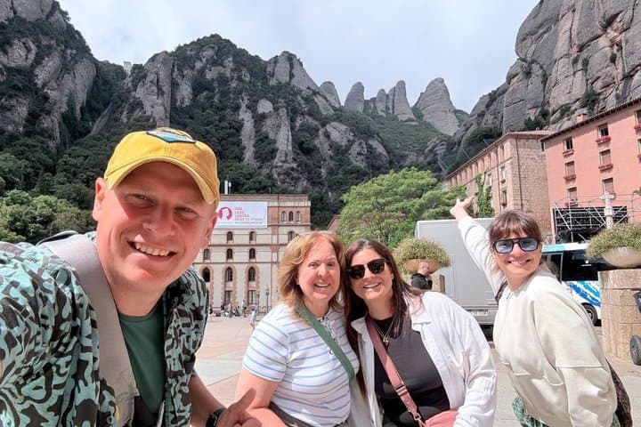 Visite Privée de Montserrat : Vierge Noire, Monastère & Dégustation — photo 5