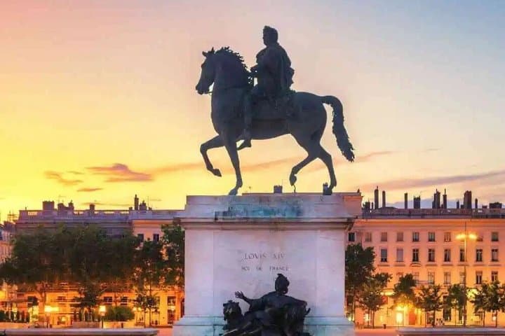 Trasferimento Privato da e per l'Aeroporto di Lione al Centro Città — foto 5