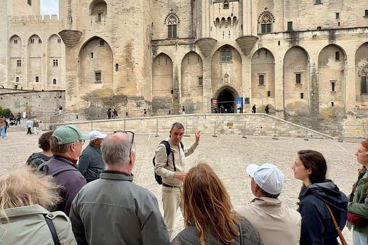 Avignon Stadtführung zu den Must-See-Sehenswürdigkeiten und versteckten Schätzen — Foto 2