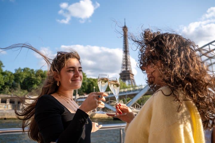 Crucero de degustación de champán por el río Sena en París — foto 2