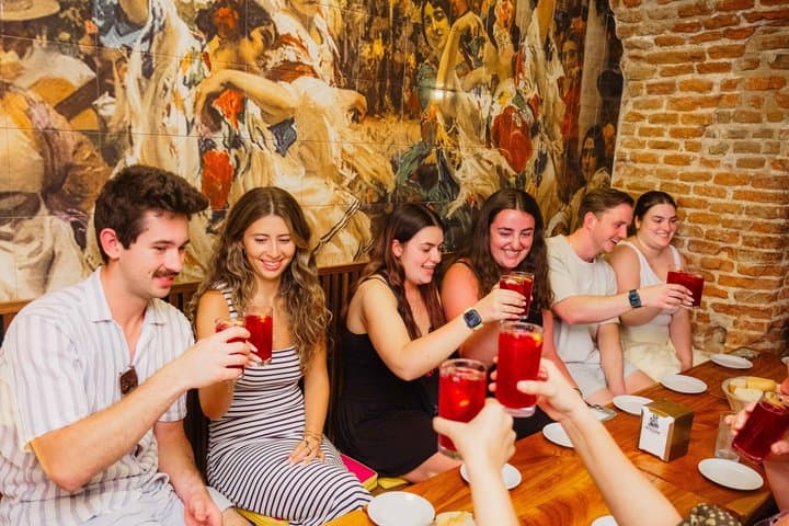 Madrid: Kleingruppen-Foodtour mit lokalen Tapas & spanischem Wein — Foto 5