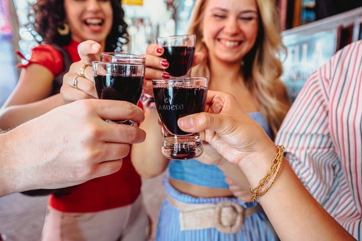 Madrid: Kleingruppen-Foodtour mit Tapas, Wein & Vermouth — Foto 4