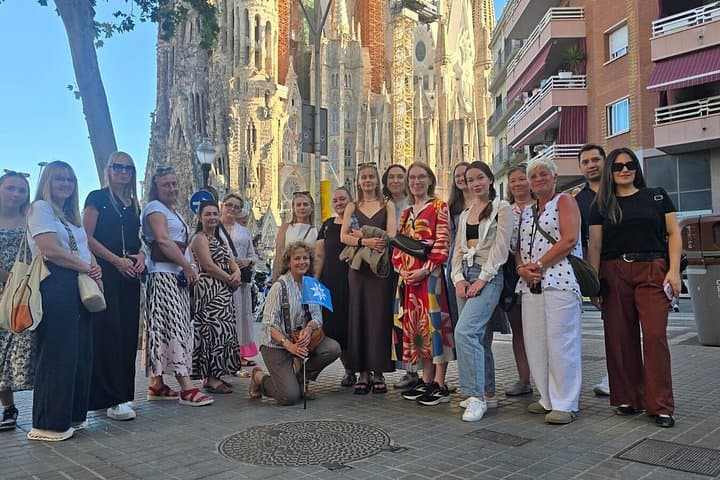 Sagrada Familia Skip-the-Line Tour & Optional Towers Access — Foto 2