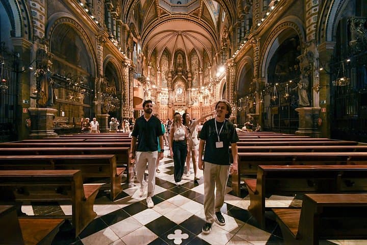 Entrée exclusive à la sacristie de Montserrat et accès direct à la Vierge Noire — photo 4