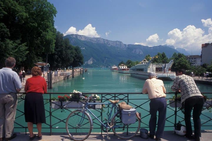 Expérience de visite à pied du lac d'Annecy avec croisière sur le lac — photo 2