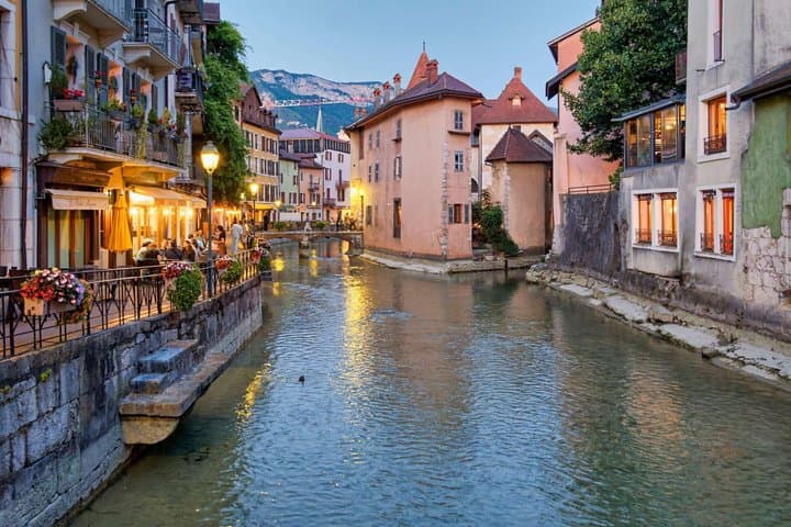 Expérience de visite à pied du lac d'Annecy avec croisière sur le lac — photo 3