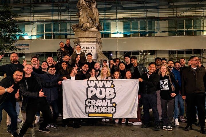 Madrid Pub Crawl: Entrada a Club, Bares y Shots