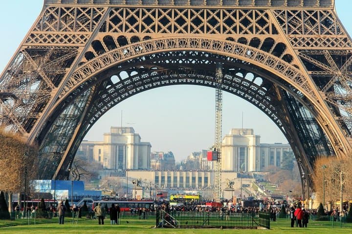 Geführter Treppenaufstieg zum Eiffelturm in Paris — Foto 4
