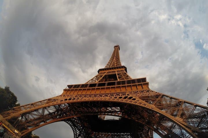 Geführter Treppenaufstieg zum Eiffelturm in Paris — Foto 5
