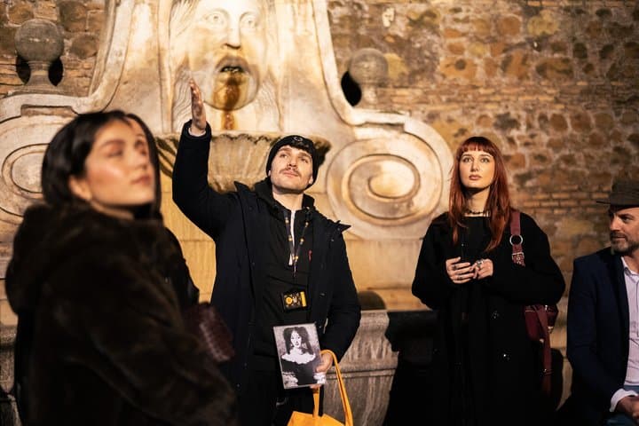 Tour Notturno a Roma: Fantasmi, Leggende e Roma Infestata — foto 3