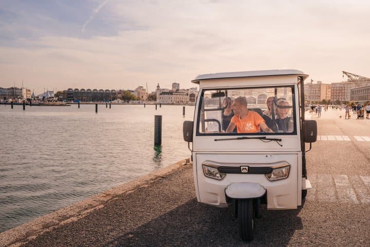 Privater Tuk-Tuk-Rundgang durch Valencia für 1 Stunde — Foto 2