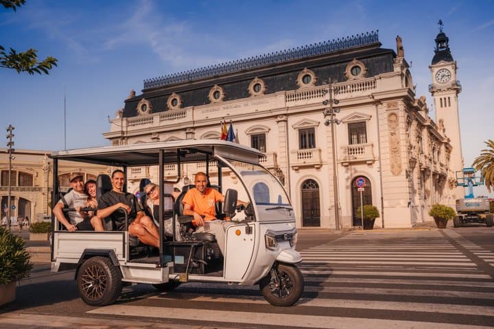 Privater Tuk-Tuk-Rundgang durch Valencia für 1 Stunde — Foto 4