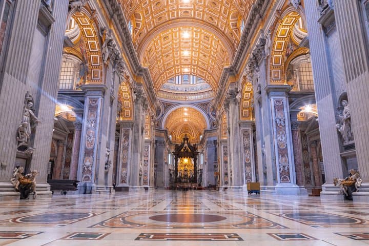 Ingresso Riservato alla Basilica di San Pietro con Audioguida e Opzione Cupola