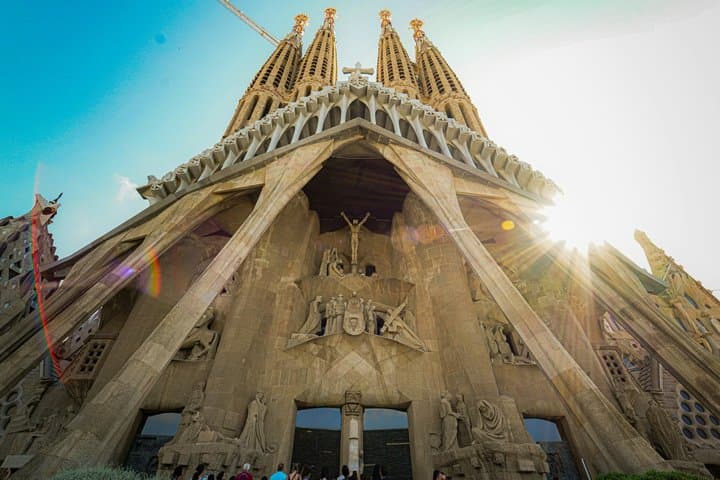 Tour Privado Guiado a la Sagrada Familia de Barcelona con Entradas — foto 2