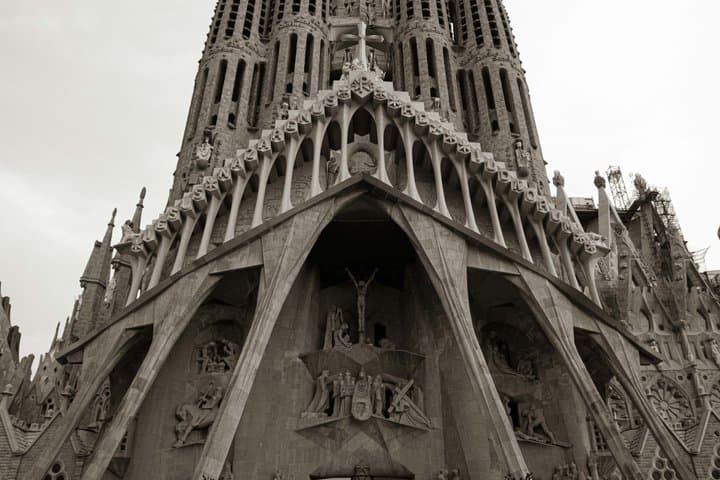 Tour Privado Guiado a la Sagrada Familia de Barcelona con Entradas — foto 5