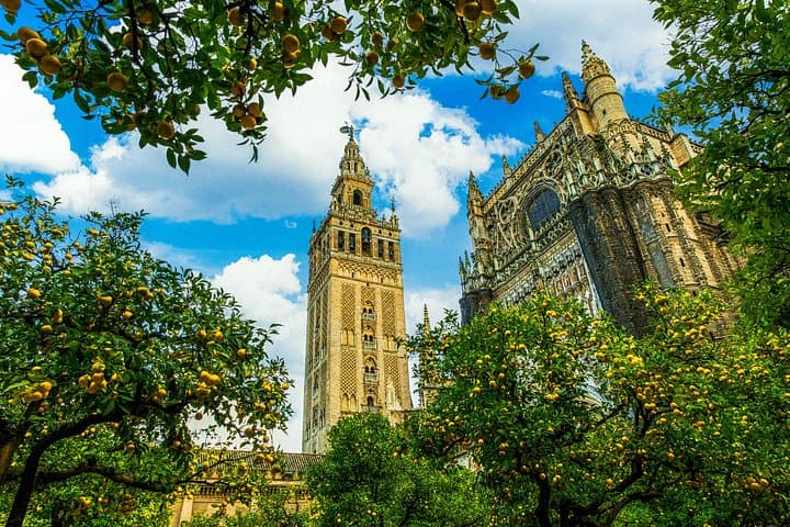 Tour en grupo reducido por el Real Alcázar, la Catedral y la Giralda de Sevilla — foto 4