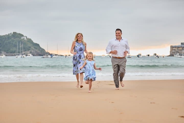 Séance photo privée au coucher de soleil sur la plage de La Concha — photo 3