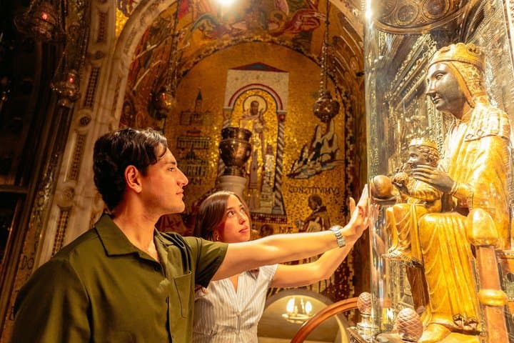Halbtägige Montserrat-, Tapas- und Weintour ab Barcelona — Foto 3