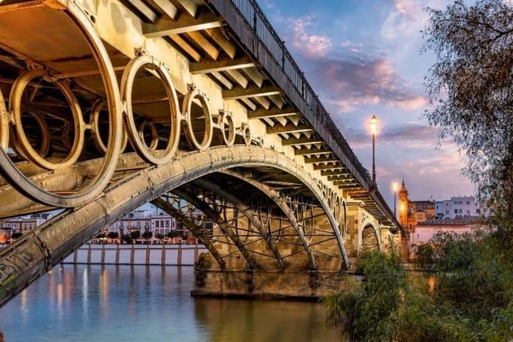 Tour Nocturno por Triana en Sevilla