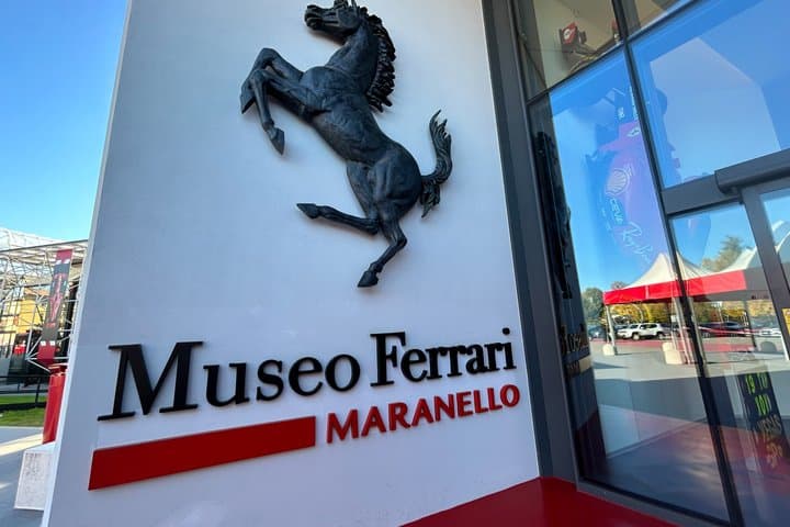 Visite partagée de la MotorValley : musées Lamborghini, Ferrari et Pagani