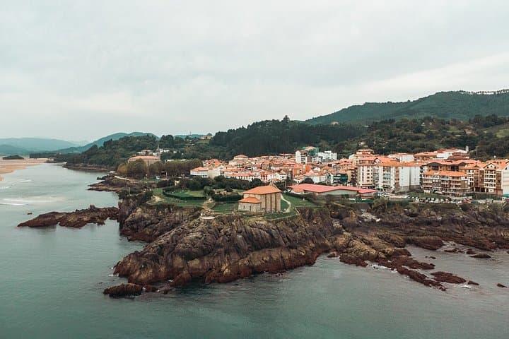 Tour Privado a Gaztelugatxe y la Costa Vasca desde Bilbao — foto 2