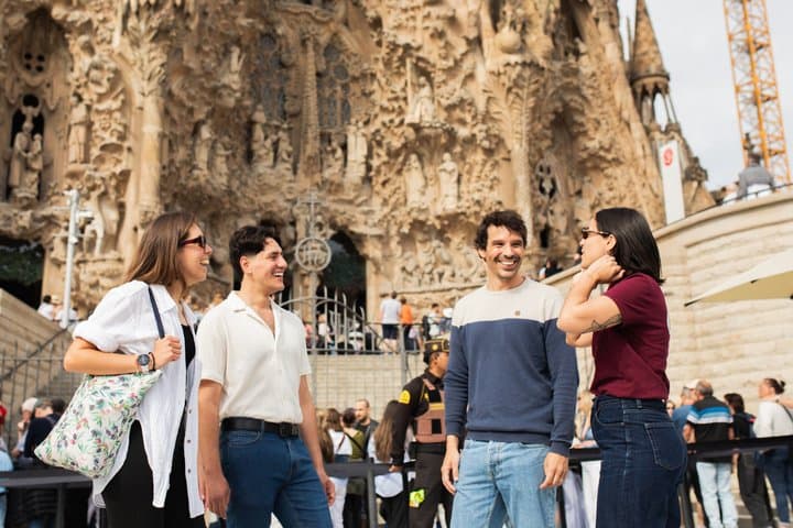 Barcelona Ganztägige Tour: Gotisches Viertel, Montjuïc, Park Güell, Sagrada — Foto 4