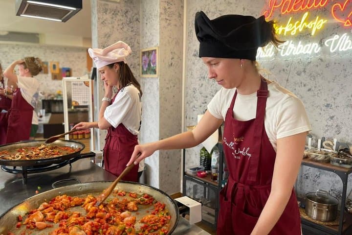 Paella-Workshop mit unbegrenzter Sangria im Zentrum von Madrid