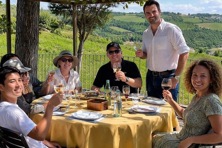 Kleingruppen-Weinprobe in Barolo in Alba und den Hügeln von Piemont — Foto 5