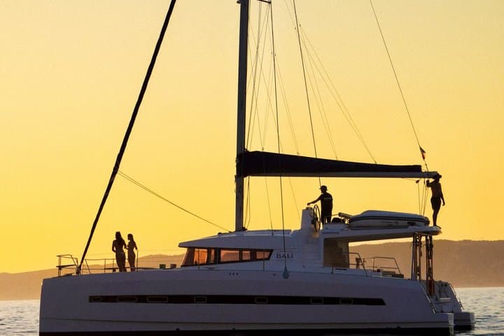 Catamarano al tramonto a Marsiglia in Friuli — foto 4