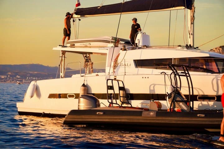 Catamarano al tramonto a Marsiglia in Friuli — foto 5