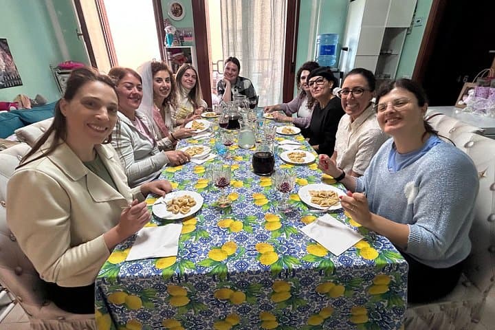 Traditionelles Bologneser Pasta-Making mit einer Mahlzeit — Foto 2
