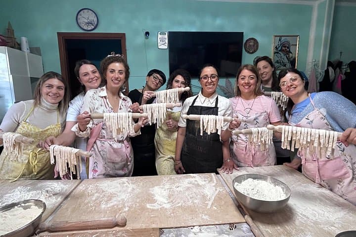 Traditionelles Bologneser Pasta-Making mit einer Mahlzeit — Foto 3