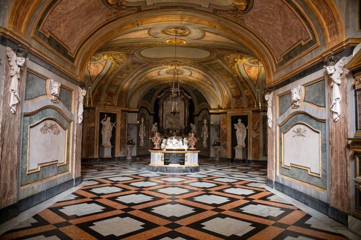 Tour guidato delle Tombe Reali presso la Basilica di Superga