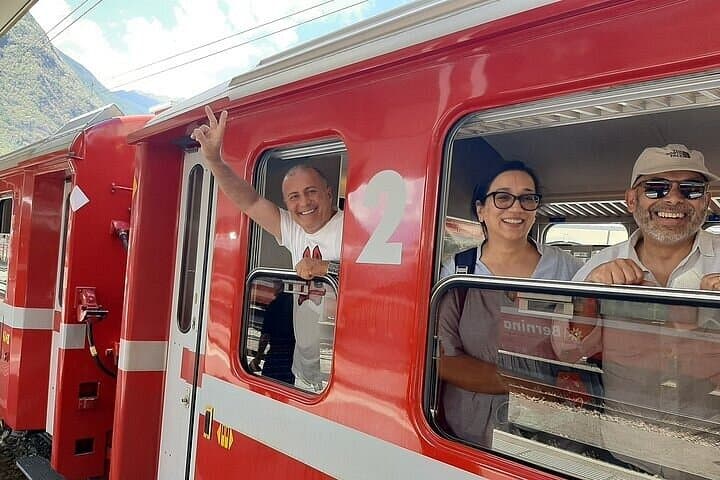 Circuit Scénique en Train Bernina UNESCO dans les Alpes Suisses