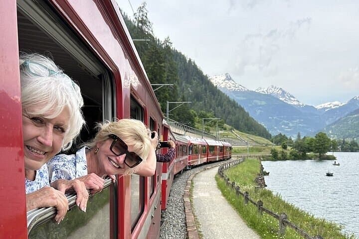 Circuit Scénique en Train Bernina UNESCO dans les Alpes Suisses — photo 4