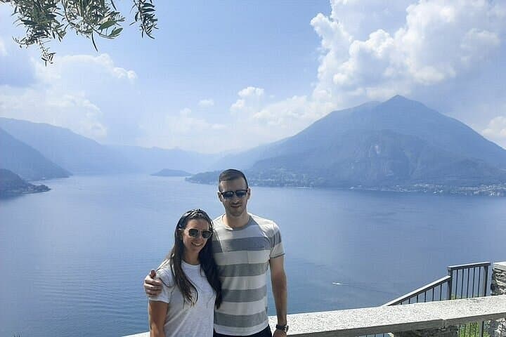 Tour en grupo reducido por el Lago de Como con barco y furgoneta desde Milán