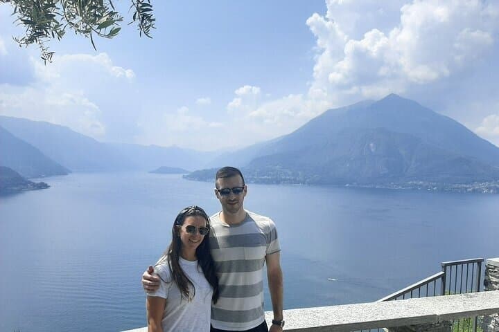 Tour di Gruppo Ridotto del Lago di Como con Barca e Minivan da Milano