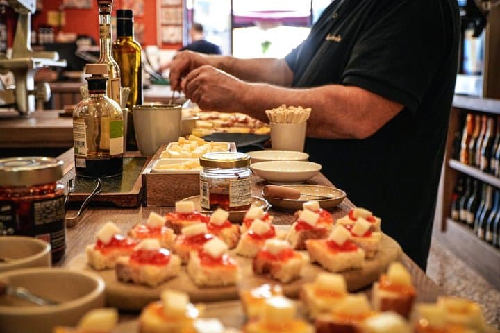 Essen- und Weinerlebnis in Bologna, Italien — Foto 2